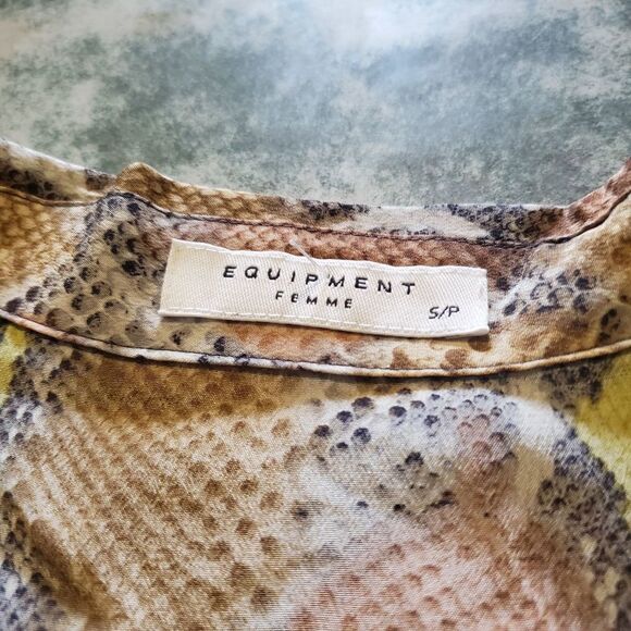 Equipment Femme Adalyn Snake Print Sleeveless Top sz Small - Picture 5 of 6